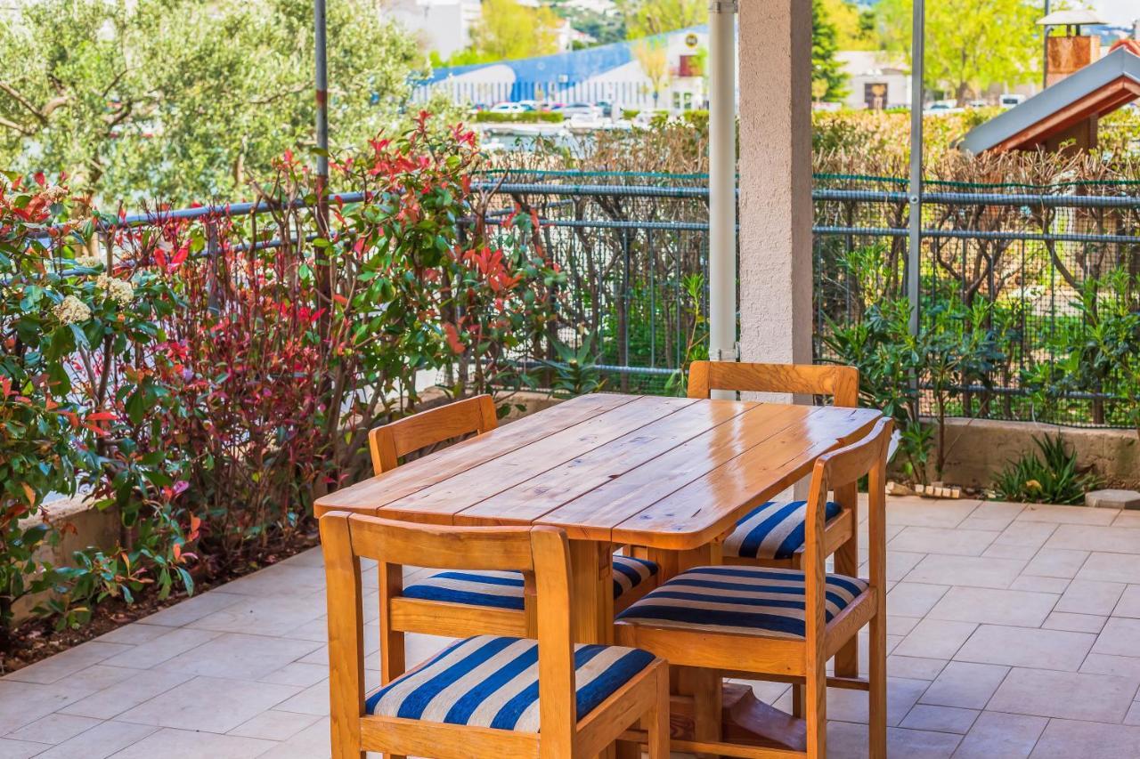 Apartamento Downtown Deluxe Omiš Exterior foto