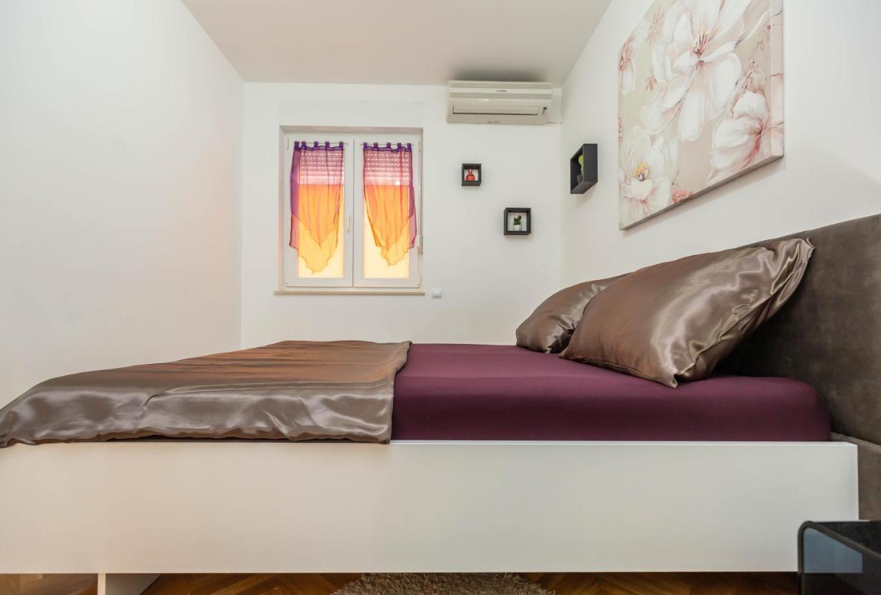 Apartamento Downtown Deluxe Omiš Exterior foto